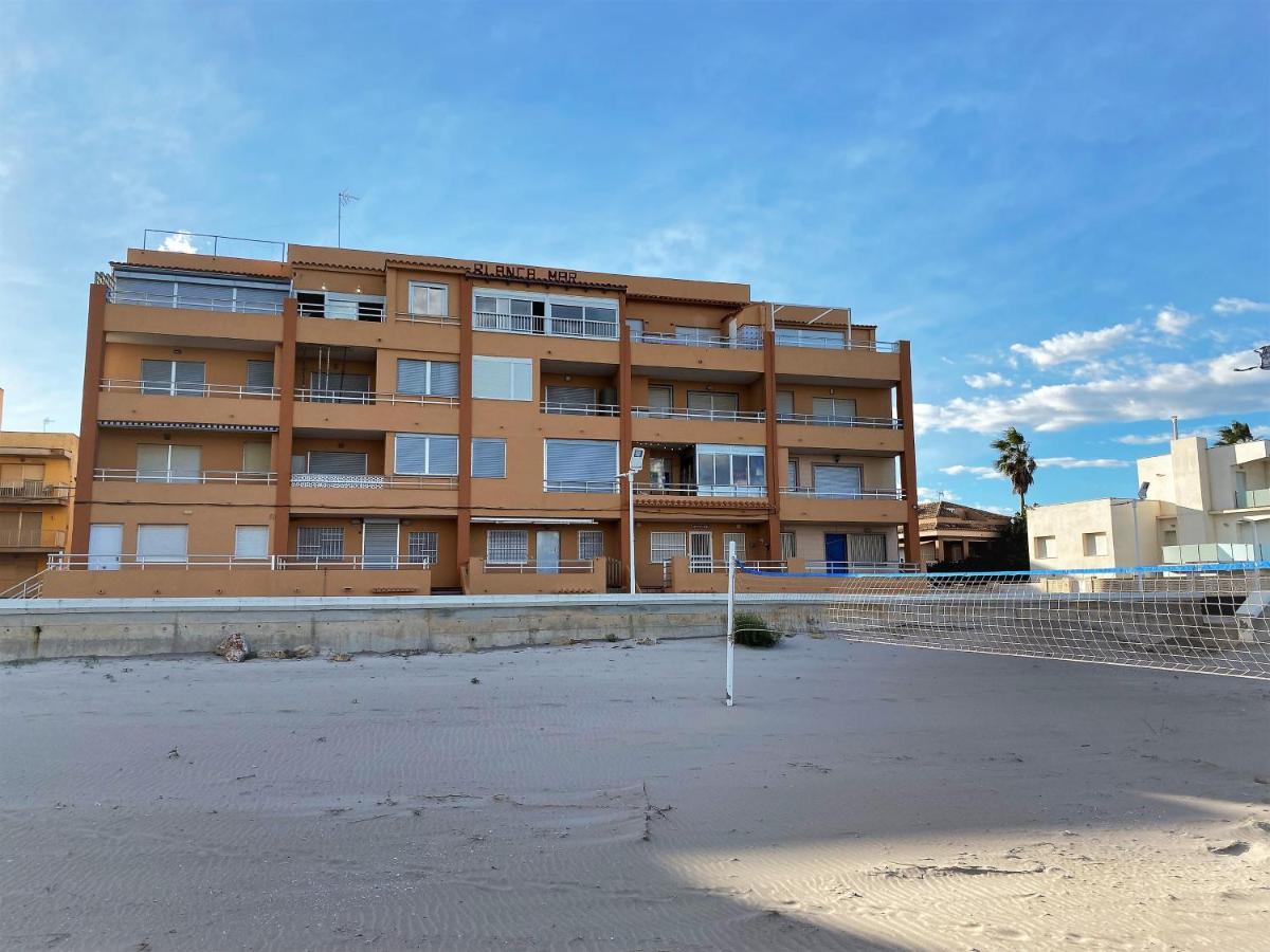 Beachfront Apartment With A Terrace Mareny Barraquetas Luaran gambar